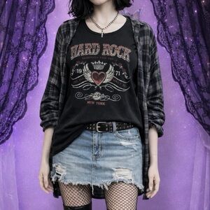 Hard Rock Cafe Early 2000s Grunge Black, Red & White Tee